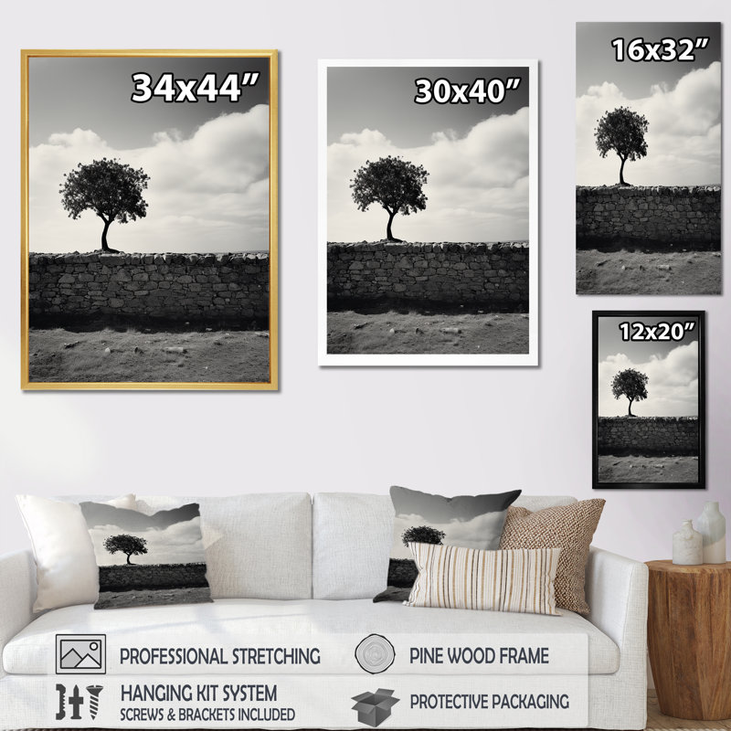 «Tree On Solitude Road», reproduction d'art sur toile Bâtiments et paysages urbains, H 32 po x l 24 po, Cadre flottant doré