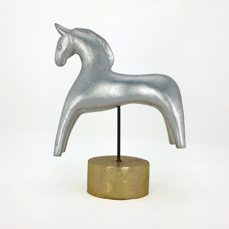 Figurine cheval sur pied en bois doré Aschwin
