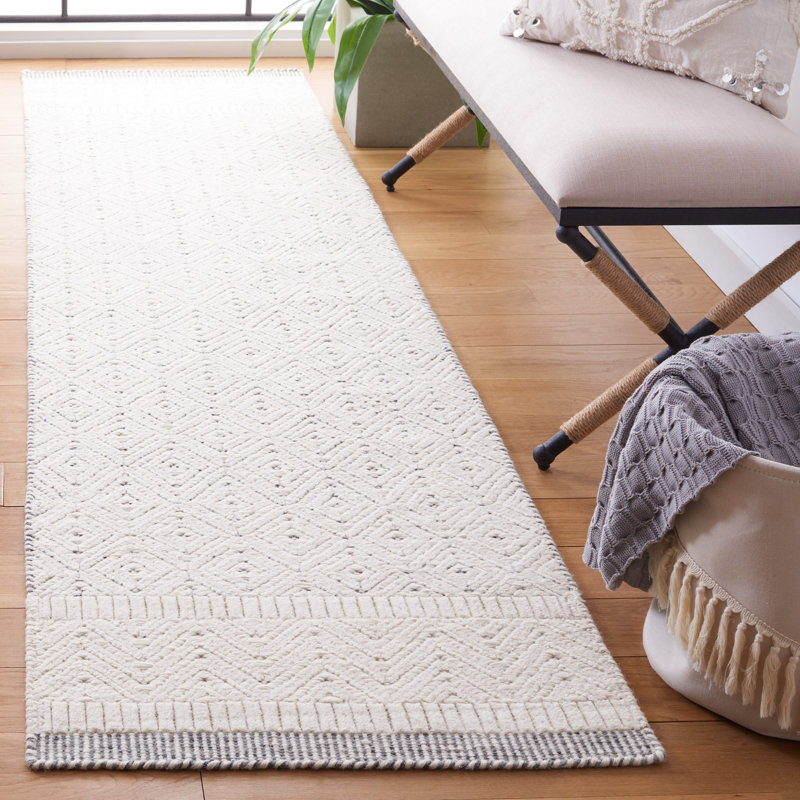 Ivory Hand-Tufted Wool and Synthetic Runner Rug