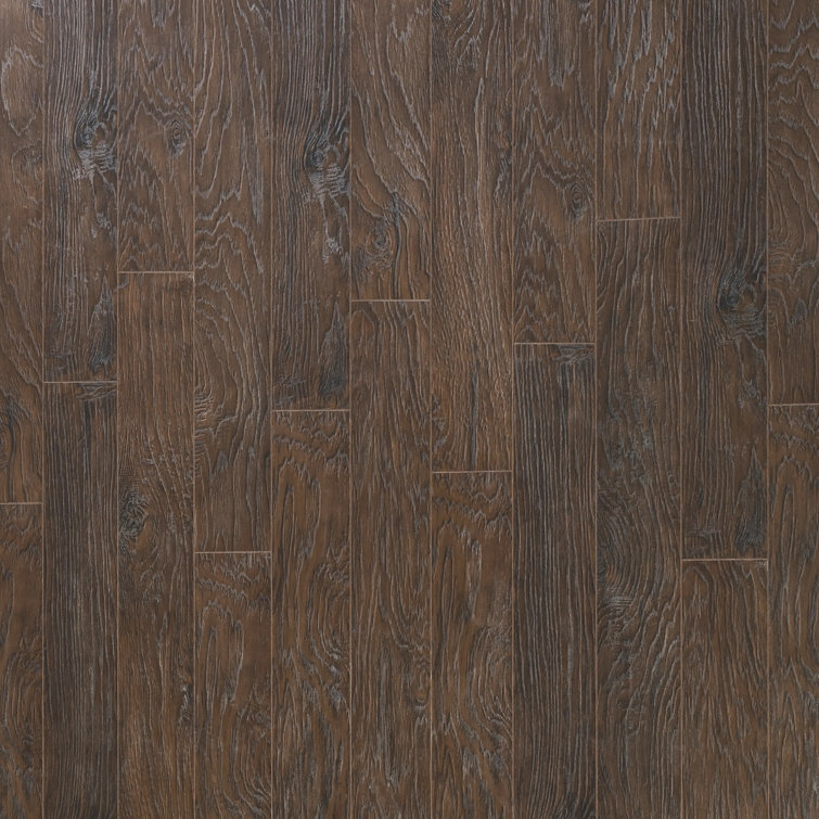 Pergo Classics Countryside Chestnut 10mm Water Resistant Laminate Flooring