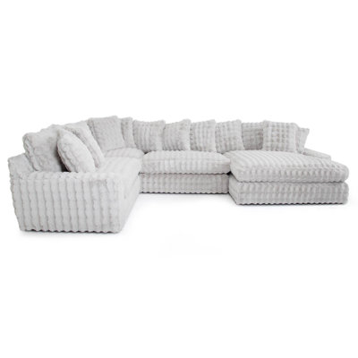 Everette 4-Piece Sectional With Chaise