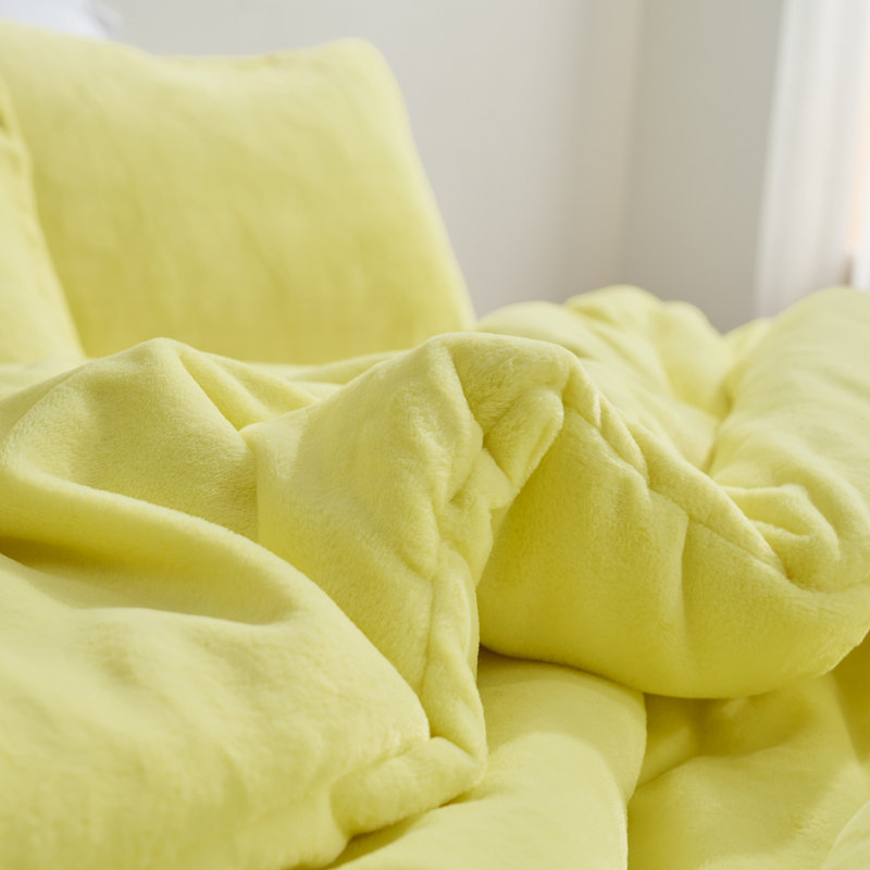 Coma-Tose - Coma Inducer® Twin XL Comforter Set - Buttercream Buzzin Bee, Twin Extra Long Comforter + 1 Standard Sham, Yellow