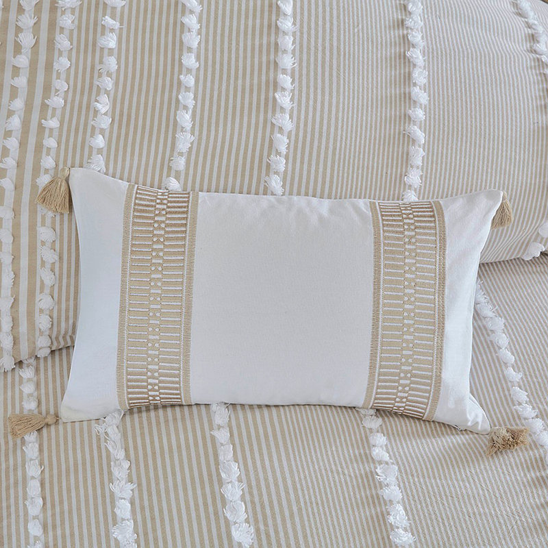 Coussin décoratif brodé en coton taupe 12 x 20 po