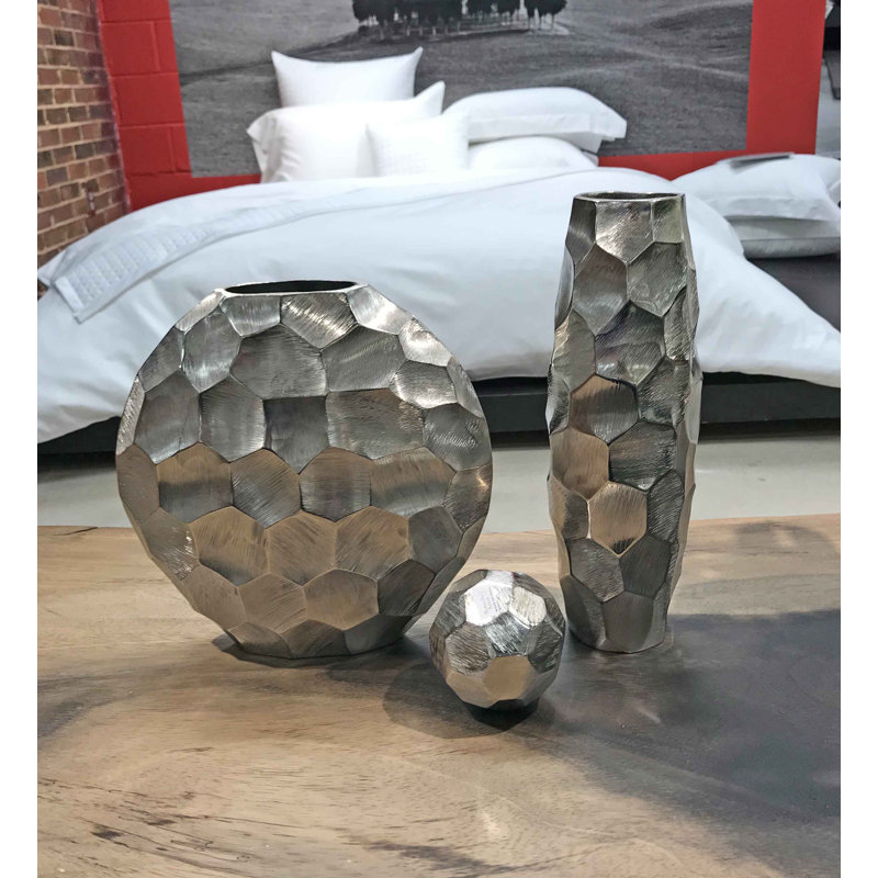 Facetado Round Silver Vase