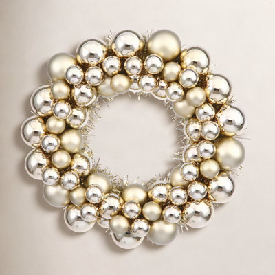 Shiny and Matte Ball Wreath
