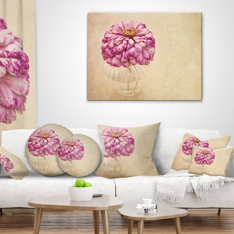 Fleur rose dans un vase aquarelle - coussin à imprimé floral, 16 po x 1 po, Coussin décoratif