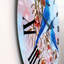 Deux oiseaux bleus assis sur une branche avec des baies - horloge murale traditionnelle-60329005