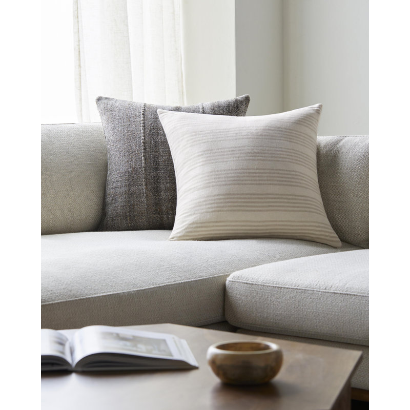 Coussin Becki Owens x Livabliss Mindy, H 22 po x l 22 po, Mélange de duvet