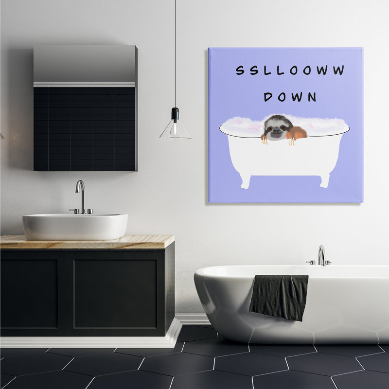 «Fia Slow Down Baby Sloth Bath Bath Lavender» par Ashley Singleton - impression sur bois, H 36 po x l 36 po x P 1,5 po