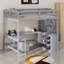Lit mezzanine avec bureau intégré en forme de L et tablettes de rangement à trois niveaux, et escalier de rangement attaché-1728796594