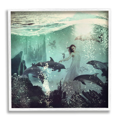 Femme surréaliste, dauphins sous l'eau, éclaboussures, mur Paula Belle Flores