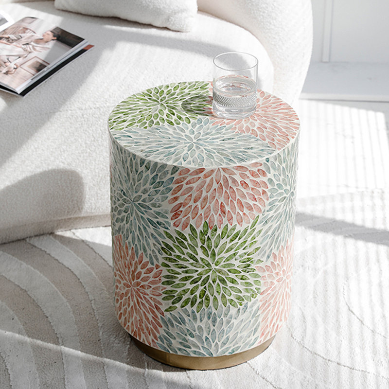 Coquillage moderne
 Table de bout