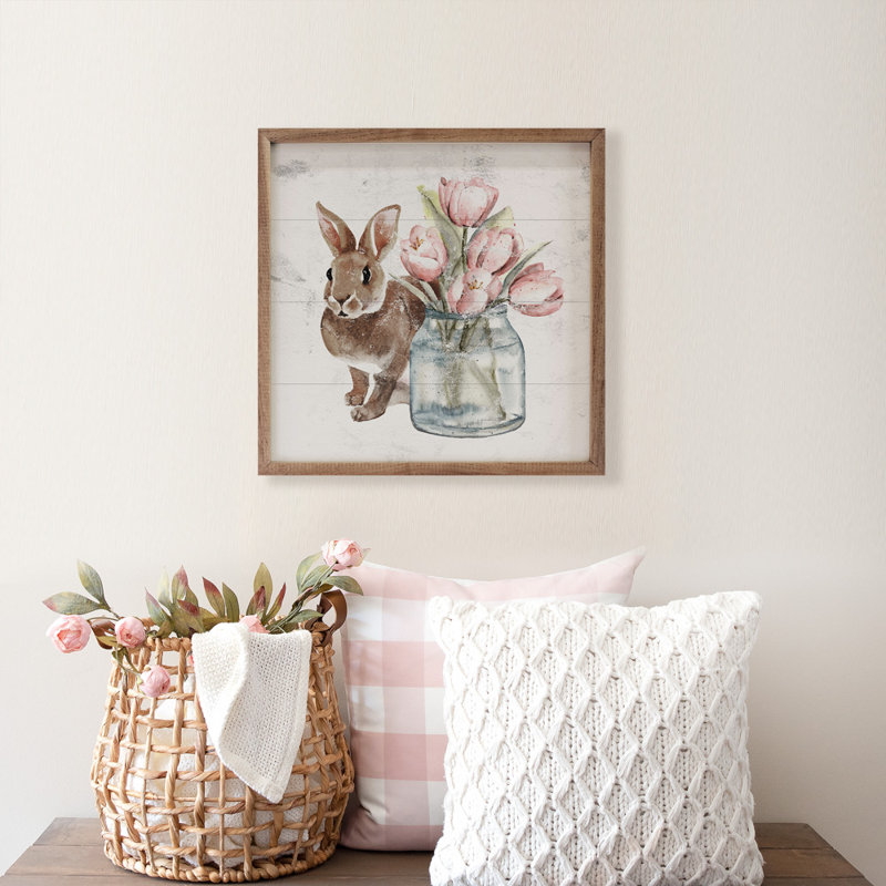 Lapin brun et pot de tulipes, H 4 po x l 4 po x P 1 po