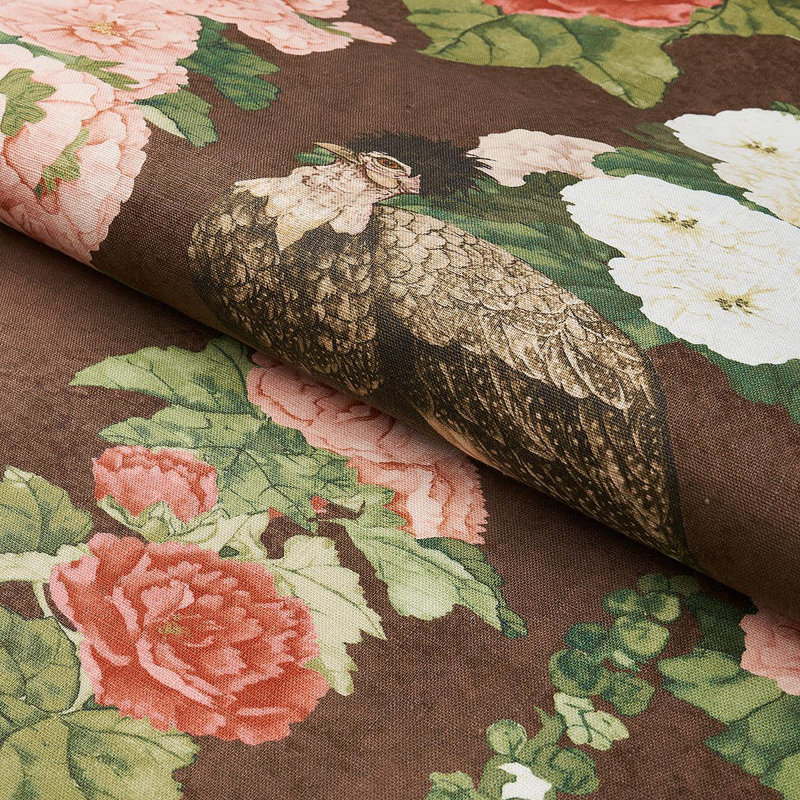 Tissu rose Hollyhock Schumacher x Mary, Brun