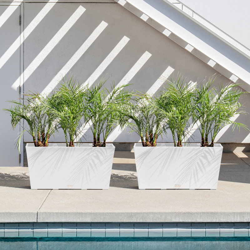 White 31" Recycled Plastic Indoor/Outdoor Planter Set