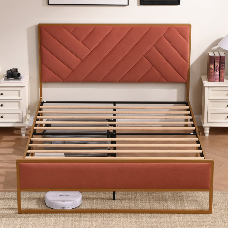 Lit plateforme tapissier Sheila avec tête de lit capitonnée en velours, Grand, Rouge