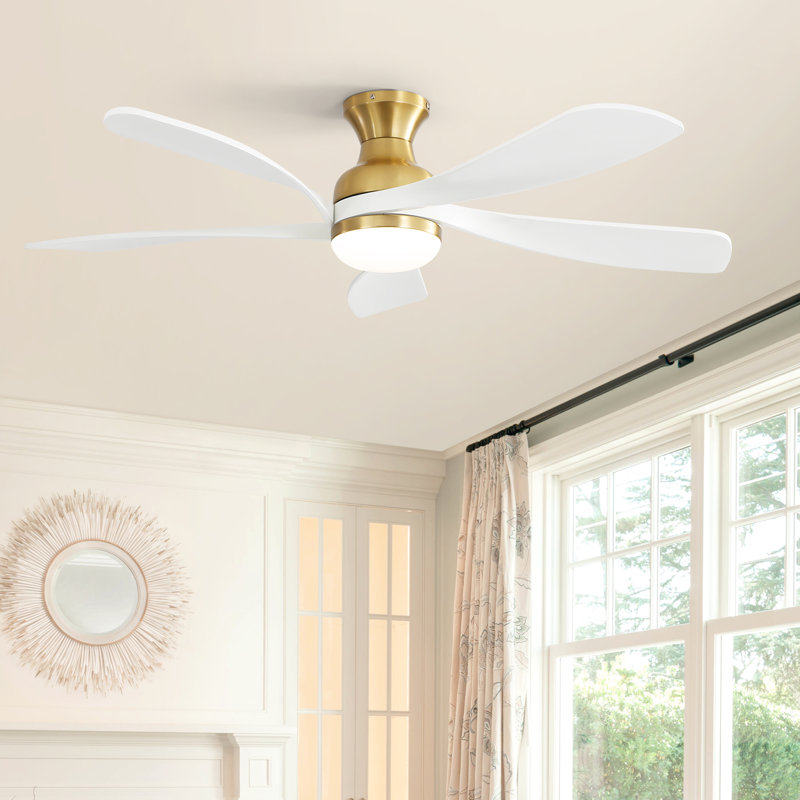 Ventilateur de plafond encastré classique à 5 pales de 52 po avec ensemble d'éclairage DEL et télécommande Whisper, Doré