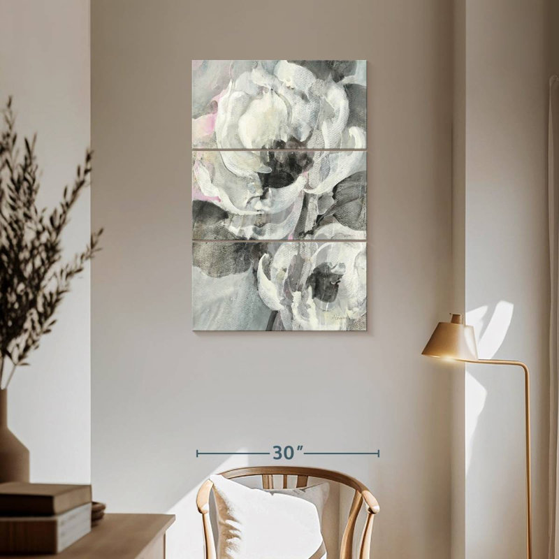 Avery White Delight II, 57" H x 36" W