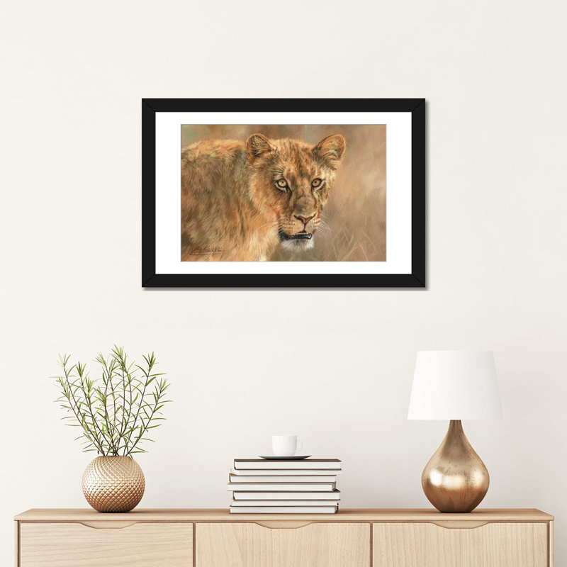 « lioness », impression sur toile, H 24 po x l 32 po x P 1 po, Papier beaux-arts encadré noir, Blanc