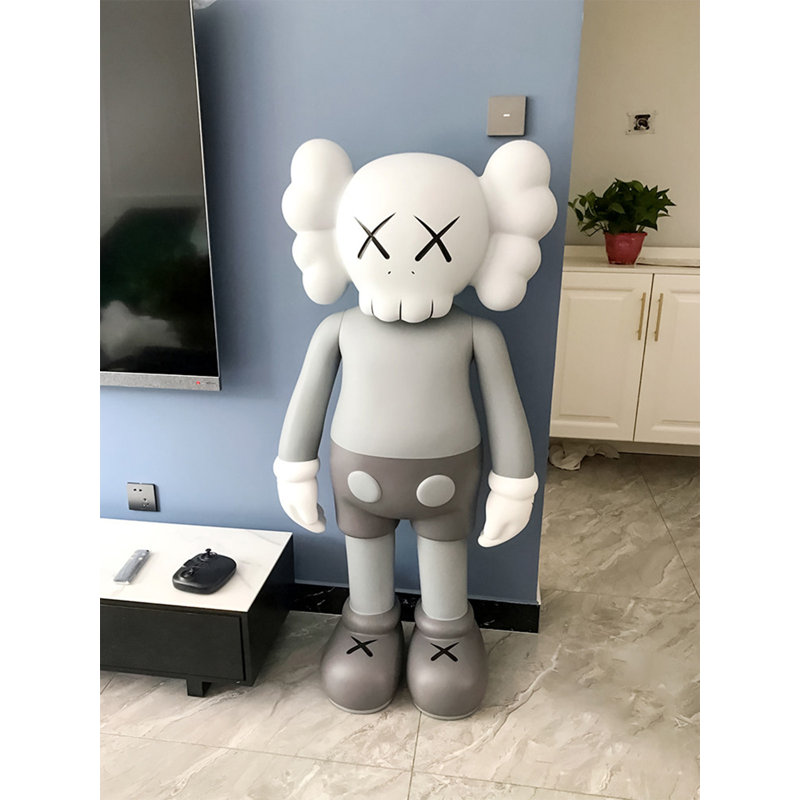 Sculpture moderne en fibre de verre d'inspiration KAWS