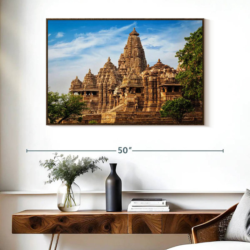 Ancien Kandariya Mahadeva, Cadre flottant noyer, 40 po x 27 po