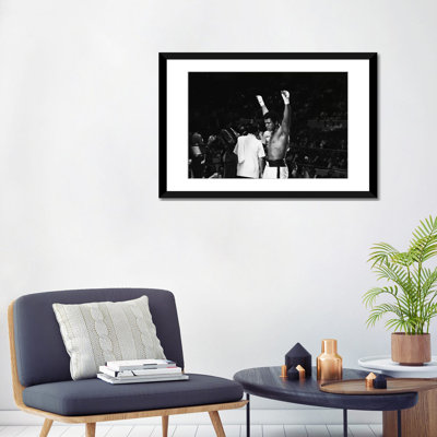 «Muhammad Ali with Hands Raised», reproduction de photo sur toile