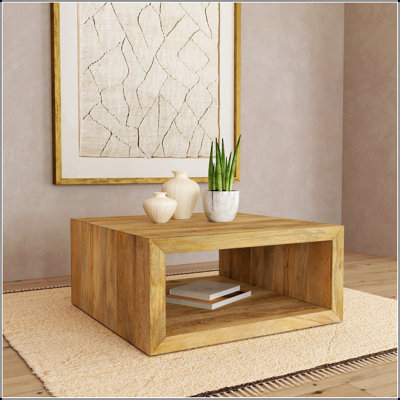 Table basse spacieuse carrée avec plateau généreux de 39 po x 39 po, parfaite pour servir et exposer dans les salons modernes