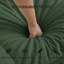 Causeuse 2 places avec repose-pieds mobile et aménagement de salon en L compact, vert foncé