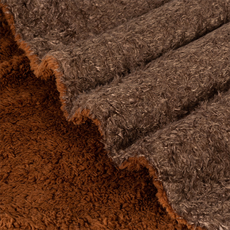 Couverture , Brun foncé / brun