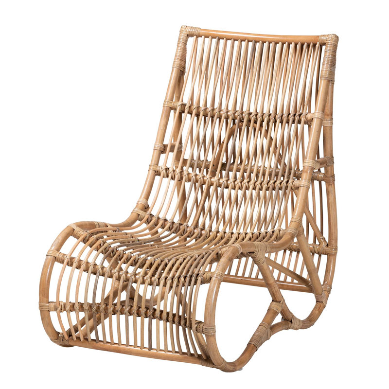 Fauteuil d'appoint bohémien en rotin avec assise basse et dossier haut