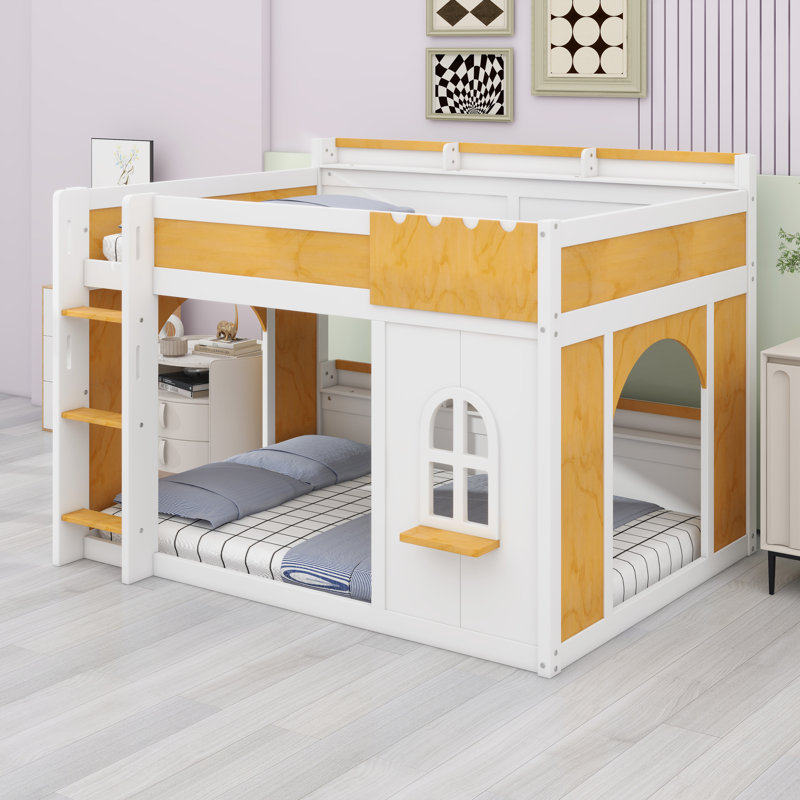 Lit superposé avec tablettes intégrées, panneau de fenêtre décoratif et portes à double entrée