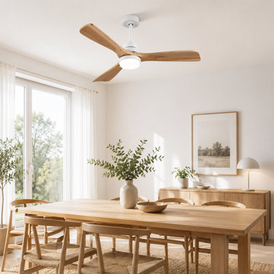 Ventilateur de plafond à 52 pales en bois massif de 52 pouces avec lumière; comprend une télécommande, un moteur à courant continu réversible, un fonctionnement silencieux et trois températures de couleur; convient aux chambres à coucher, aux appartements et à l'intérieur et à l'extérieur.
