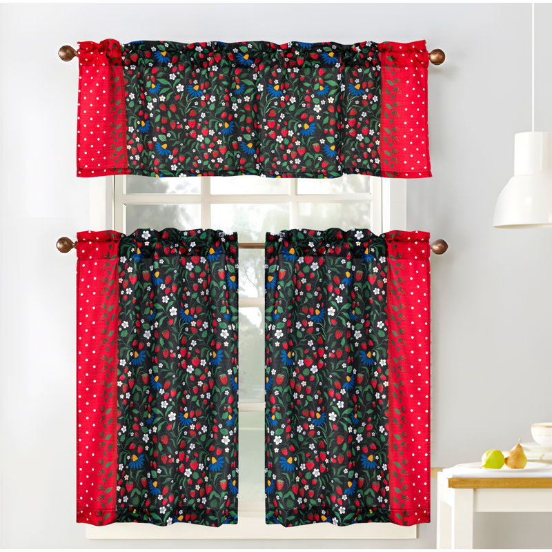 Strawberry Fields Cucina Kitchen Curtain Set