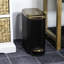 Poubelle à pédale rectangulaire 1,3 gallon Acento Linea avec couvercle à fermeture douce, seau intérieur amovible et pédale, noir mat et or-113453527