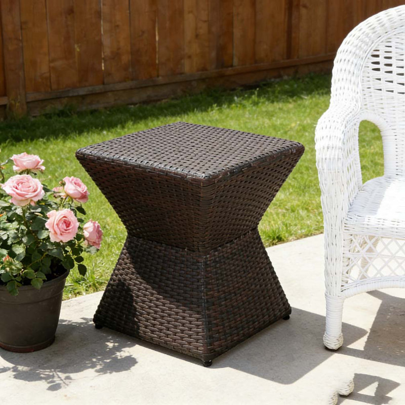 Table de bout d'extérieur en osier