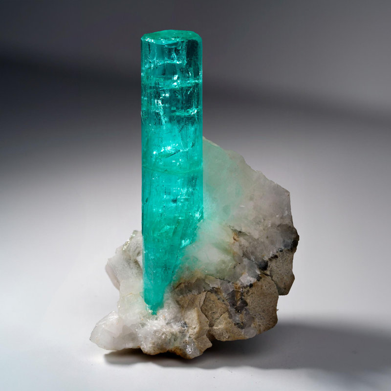 Émeraude sur calcite de Colombie