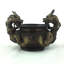 Figurine pot avec deux poignées de dragon