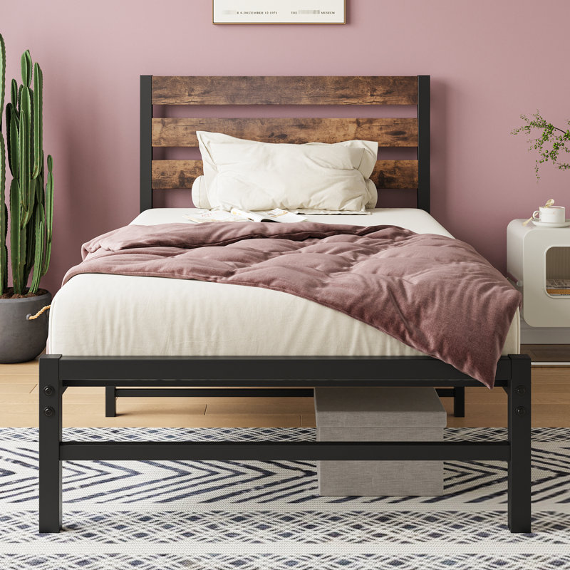 Structure de lit plateforme simple rustique avec tête de lit - support de lattes en métal noir sans sommier tapissier - assemblage facile sous l'espace de rangement