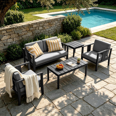 Ensemble de patio d'extérieur pour quatre personnes en teck avec coussins et deux tables Junco