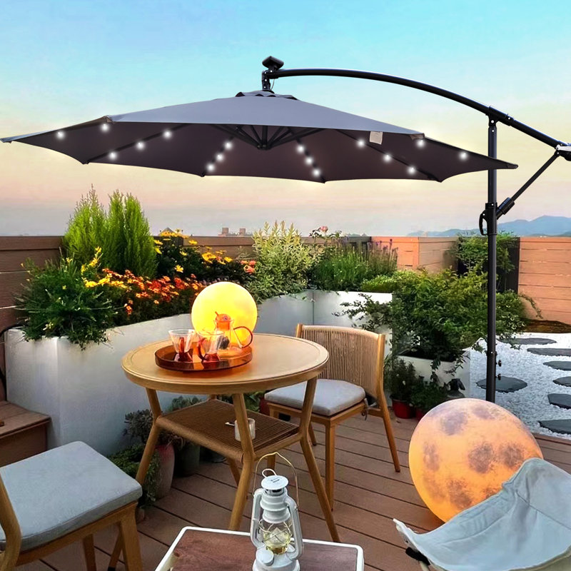 Parasol de terrasse extérieur de 3 m (10 pi) - Éclairage à DEL solaire, 8 baleines, étanche, avec manivelle et base en croix, pour jardin, terrasse ou piscine. Éclairage DEL intégré, étanche.