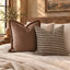 Ensemble de housses de coussin décoratives de 50 cm (20 pouces) à imprimé bloc brun et franges en velours