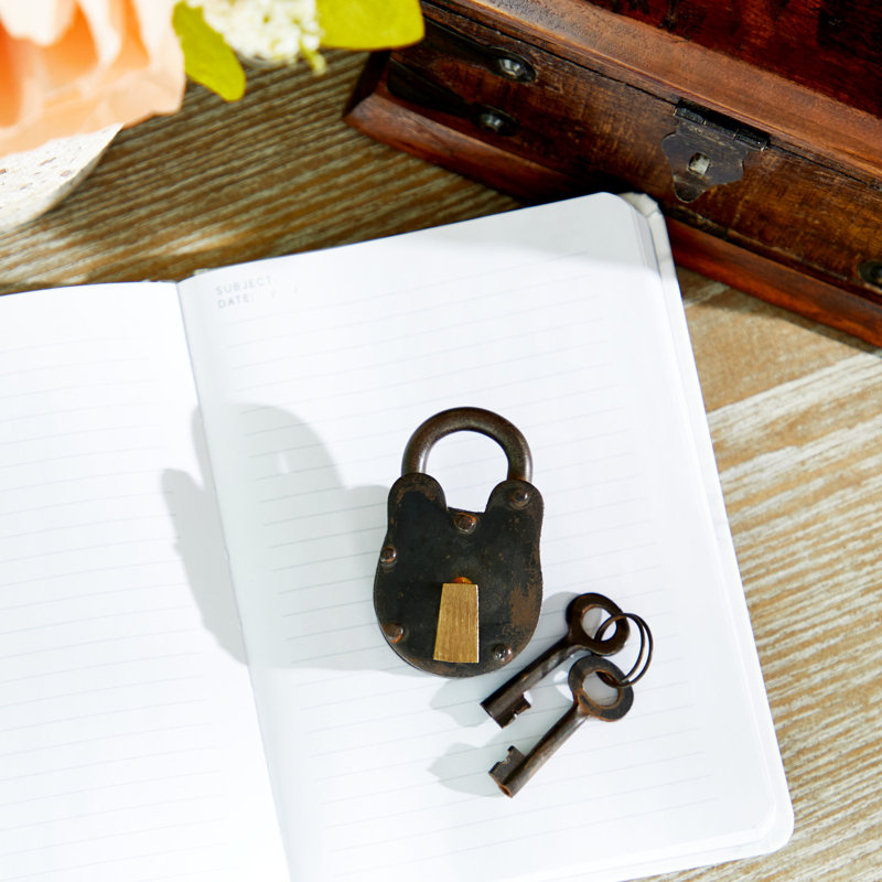 Dominick Lock And Key, 2" H x 1.7" W x 3" D, Distressed Gray