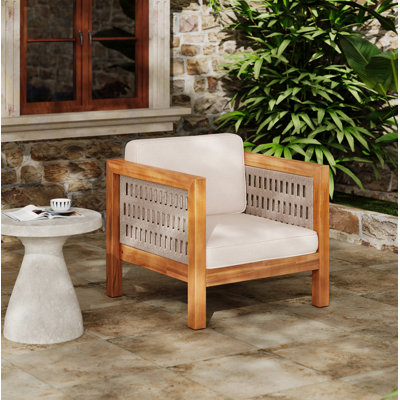 Fauteuil club d'extérieur en bois d'acacia avec accoudoirs en corde beige et coussins beiges, capacité de 400 lb