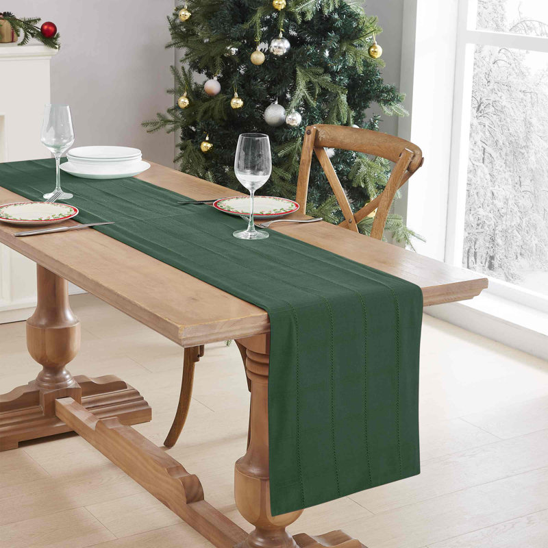 Izod Chadwick Lurex Runner, 90" L x 90" W, Green