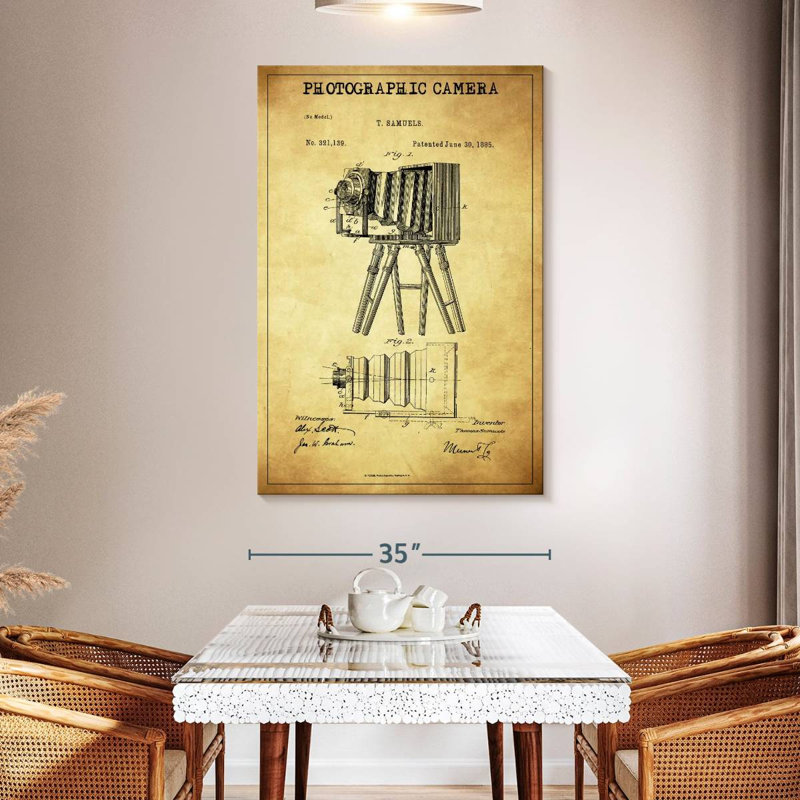 Appareil photographique Ladarrin, H 51 po x l 34 po