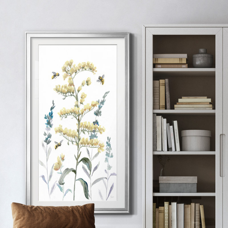 Bumble Bee Garden I - peinture encadrée, Argent, H 14,5 po x l 26,5 po x P 1,5 po
