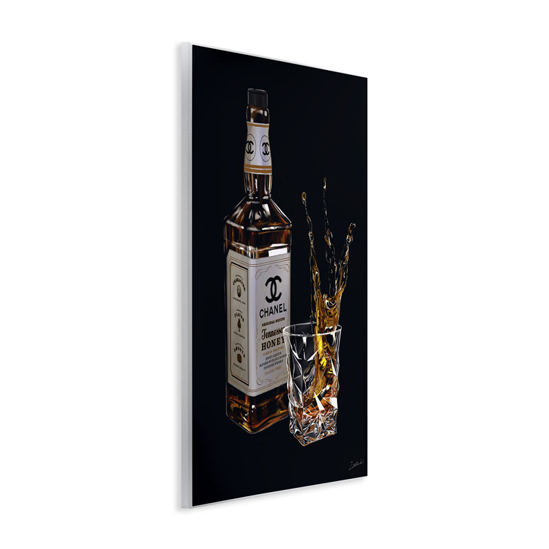 «Splashing Liqueur Glam Whisky Bottle» par Ziwei Li, H 19 po x l 13 po x P 0,5 po