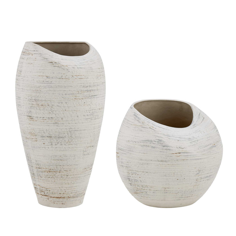 Vases blancs intérieur / extérieur Uttermost Inara