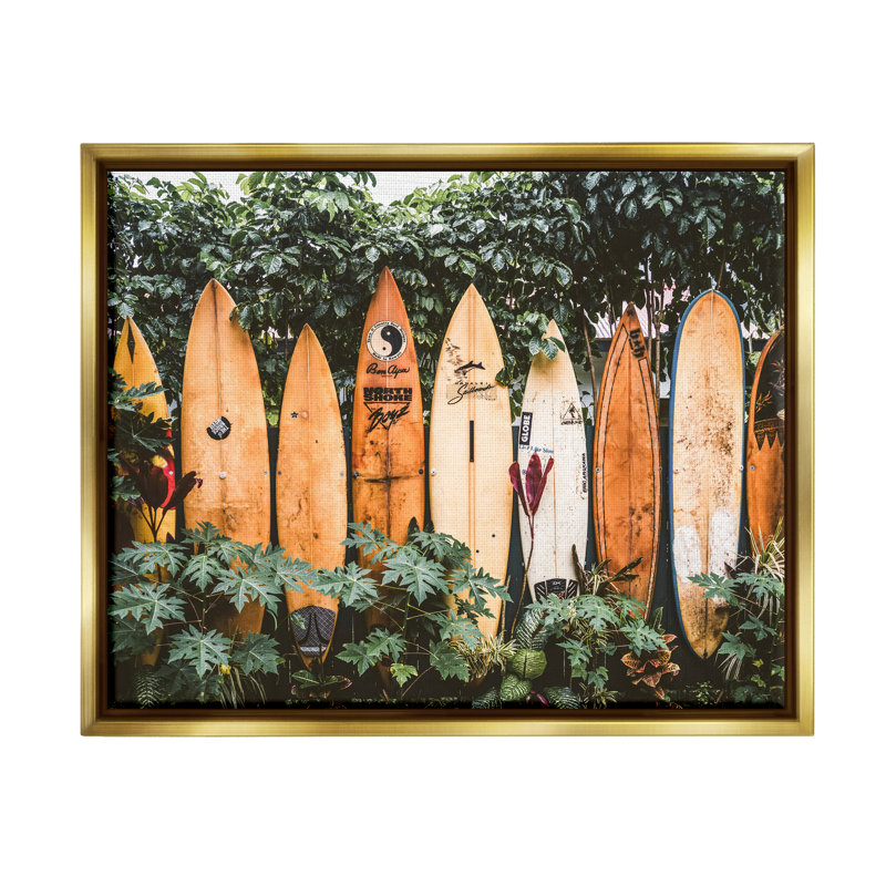 Surf Boards In Nature par Krista Broadway, Cadre flottant métallique doré, H 25 po x l 31 po x P 1,7 po