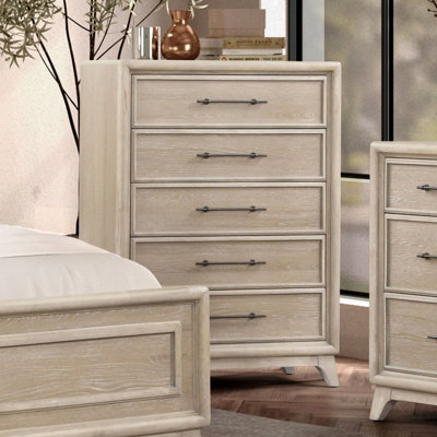 Commode de style transitionnel avec poignée en métal pour chambre à coucher